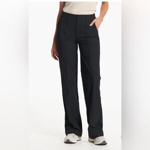 Vuori Women’s Meta Wide leg Long. Size Large. Black.